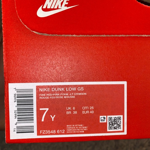 NWT Nike Valentine’s Day low dunks - Picture 6 of 6